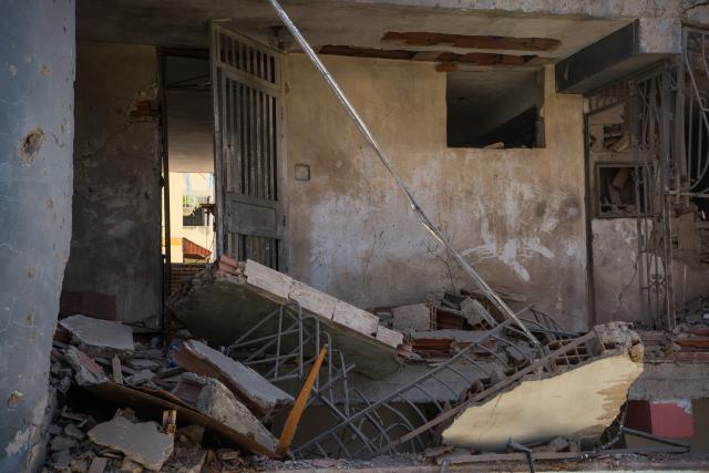 (260106) -- CATIA LA MAR, Jan. 6, 2026 (Xinhua) -- Photo taken on Jan. 5, 2026 shows a building damaged by a U.S. airstrike in the Soublette neighborhood of Catia La Mar, Venezuela. (Str/Xinhua)