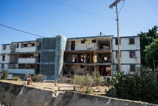 (260106) -- CATIA LA MAR, Jan. 6, 2026 (Xinhua) -- Photo taken on Jan. 5, 2026 shows a building damaged by a U.S. airstrike in the Soublette neighborhood of Catia La Mar, Venezuela. (Str/Xinhua)