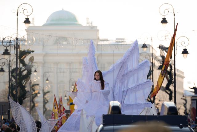 (260106) -- WARSAW, Jan. 6, 2026 (Xinhua) -- An actress portraying an angel attends the Epiphany procession in Warsaw, Poland, Jan. 6, 2026. (Photo by Jaap Arriens/Xinhua)
