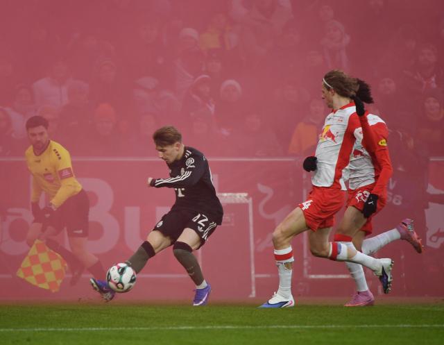 (260107) -- SALZBURG, Jan. 7, 2026 (Xinhua) -- Lennart Karl (3rd R) of Bayern Munich competes during a friendly match between Red Bull Salzburg and Bayern Munich in Salzburg, Austria, Jan. 6, 2026. (Xinhua/He Canling)
