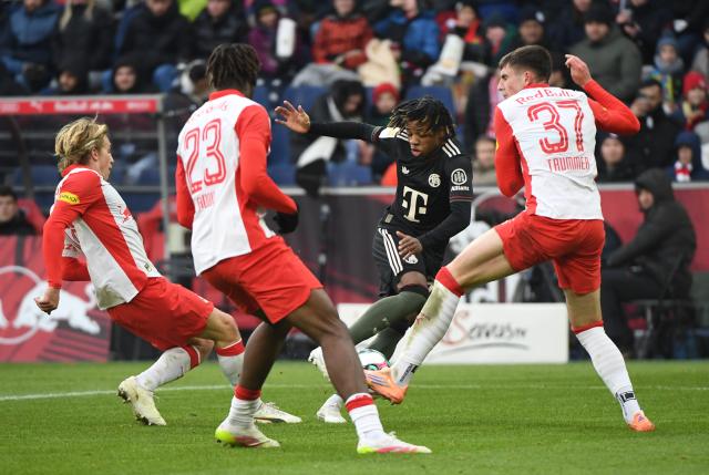 (260107) -- SALZBURG, Jan. 7, 2026 (Xinhua) -- Wisdom Mike (2nd R) of Bayern Munich breaks through during a friendly match between Red Bull Salzburg and Bayern Munich in Salzburg, Austria, Jan. 6, 2026. (Xinhua/He Canling)