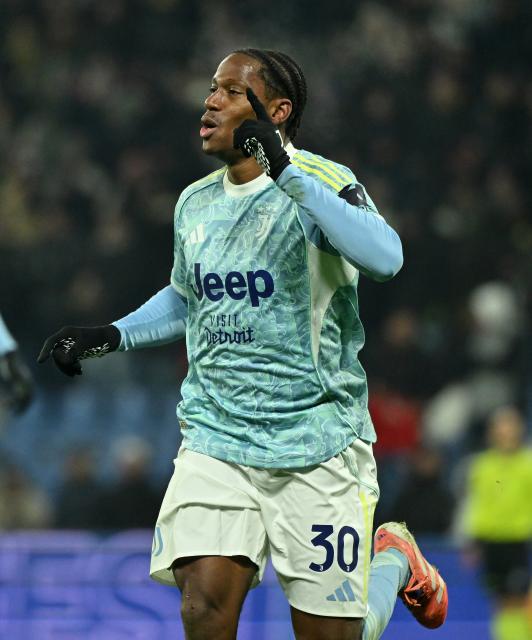 (260107) -- REGGIO EMILIA, Jan. 7, 2026 (Xinhua) -- Juventus' Jonathan David celebrates his goal during a Serie A football match between Sassuolo and Juventus in Reggio Emilia, Italy, Jan. 6, 2026. (Photo by Alberto Lingria/Xinhua)