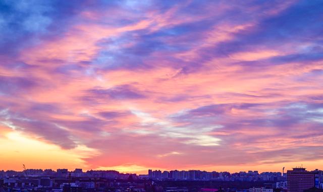 (260107) -- BEIJING, Jan. 7, 2026 (Xinhua) -- This photo taken on Jan. 7, 2026 shows the skyline in the morning glow in Beijing, capital of China. (Xinhua/Chen Yehua)