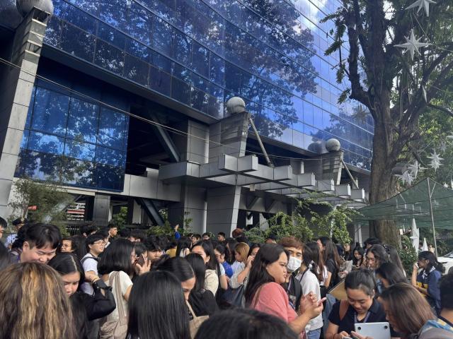 (260107) -- MANILA, Jan. 7, 2026 (Xinhua) -- People gather outside school buildings after a 6.7-magnitude earthquake in Davao Oriental province in the southern Philippines, Jan. 7, 2025. The Philippine Institute of Volcanology and Seismology said a magnitude 6.7 earthquake hit off Davao Oriental province in the southern Philippines on Wednesday morning. (Xinhua)