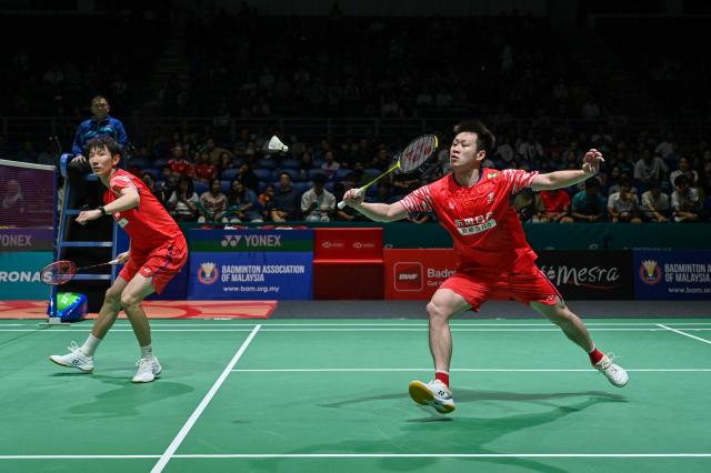 (260107) -- KUALA LUMPUR, Jan. 7, 2026 (Xinhua) -- Huang Di/Ren Xiangyu (R) of China compete during the men's doubles round of 32 match against Kang Min Hyuk/Ki Dong Ju of South Korea at the Malaysia Open 2026 badminton tournament in Kuala Lumpur, Malaysia, Jan. 7, 2026. (Photo by Chong Voon Chung/Xinhua)
