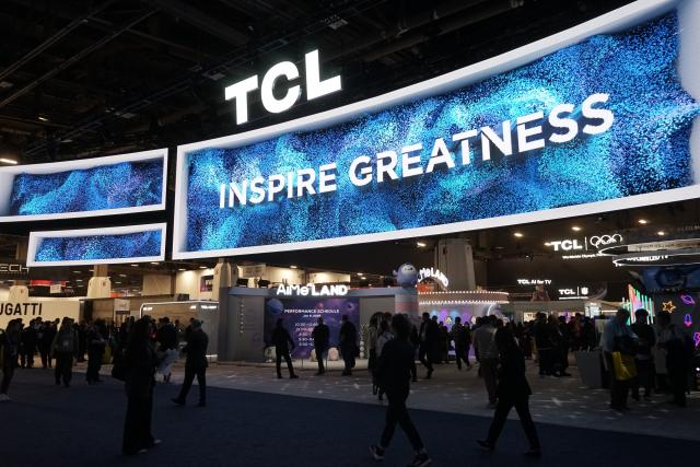 (260107) -- LAS VEGAS, Jan. 7, 2026 (Xinhua) -- People visit the exhibition area of TCL during the 2026 Consumer Electronics Show (CES) in Las Vegas, the United States, Jan. 6, 2026. The 2026 CES, the world's premier technology event, opened here Tuesday. The annual show has attracted thousands of exhibitors from more than 155 countries and regions, according to the U.S. Consumer Technology Association, the organizer. (Photo by Zeng Hui/Xinhua)