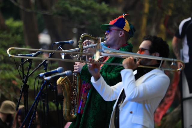 (260107) -- WELLINGTON, Jan. 7, 2026 (Xinhua) -- Artists perform at the annual Gardens Magic concert at Wellington Botanic Garden in Wellington, New Zealand, Jan. 6, 2026. (Photo by Meng Tao/Xinhua)
