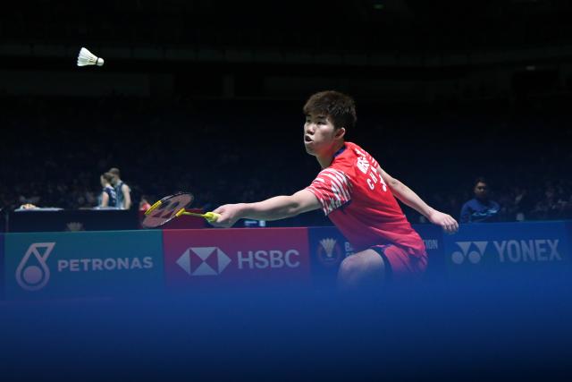 (260107) -- KUALA LUMPUR, Jan. 7, 2026 (Xinhua) - Weng Hongyang of China hits a return during the men's singles round of 32 match against Watanabe Koki of Japan at the Malaysia Open 2026 badminton tournament in Kuala Lumpur, Malaysia, Jan. 7, 2026. (Photo by Chong Voon Chung/Xinhua)