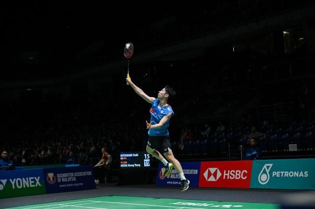 (260107) -- KUALA LUMPUR, Jan. 7, 2026 (Xinhua) - Watanabe Koki of Japan hits a return during the men's singles round of 32 match against Weng Hongyang of China at the Malaysia Open 2026 badminton tournament in Kuala Lumpur, Malaysia, Jan. 7, 2026. (Photo by Chong Voon Chung/Xinhua)