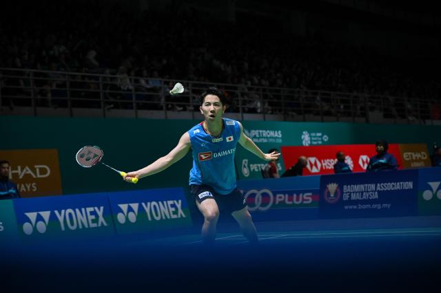 (260107) -- KUALA LUMPUR, Jan. 7, 2026 (Xinhua) - Watanabe Koki of Japan hits a return during the men's singles round of 32 match against Weng Hongyang of China at the Malaysia Open 2026 badminton tournament in Kuala Lumpur, Malaysia, Jan. 7, 2026. (Photo by Chong Voon Chung/Xinhua)