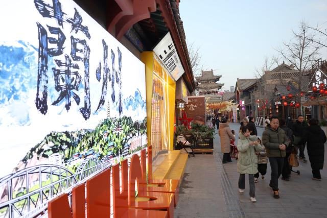 (260107) -- LANZHOU, Jan. 7, 2026 (Xinhua) -- People visit a business street in Qilihe District of Lanzhou, northwest China's Gansu Province, on Jan. 6, 2026. At the beginning of the new year, Lanzhou has been actively creating a festive atmosphere and promoting the upgrading of mature business districts and characteristic streets in the urban area. A series of new products and services has been launched to boost the consumption. (Xinhua/Chen Bin)
