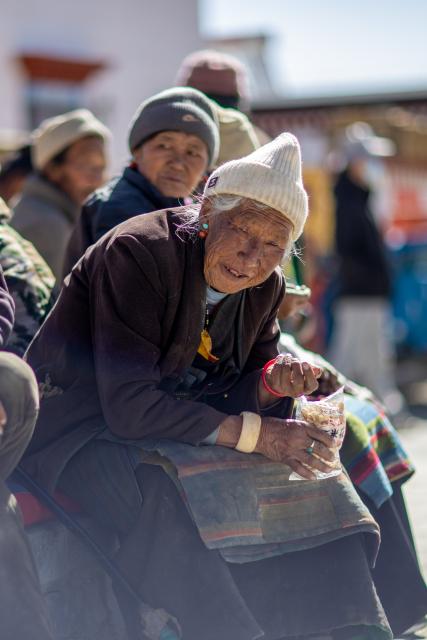 (260107) -- XIGAZE, Jan. 7, 2026 (Xinhua) -- The elders bask in the sun at a square in Zimgag Village of Chamco Township, in Dingri County of Xigaze City, southwest China's Xizang Autonomous Region, on Jan. 5, 2026. In January 2025, a 6.8-magnitude earthquake struck Dingri County in the city of Xigaze, leveling thousands of houses.
  Ten months after the earthquake, more than 32,500 destroyed or damaged houses have been restored and handed over to affected residents. 
   In Zimgag Village, one of the villages hardest hit by the earthquake, new houses are neat and sturdy and supporting facilities are well-equipped. People live a stable and pleasant life here. (Xinhua/Jiang Fan)