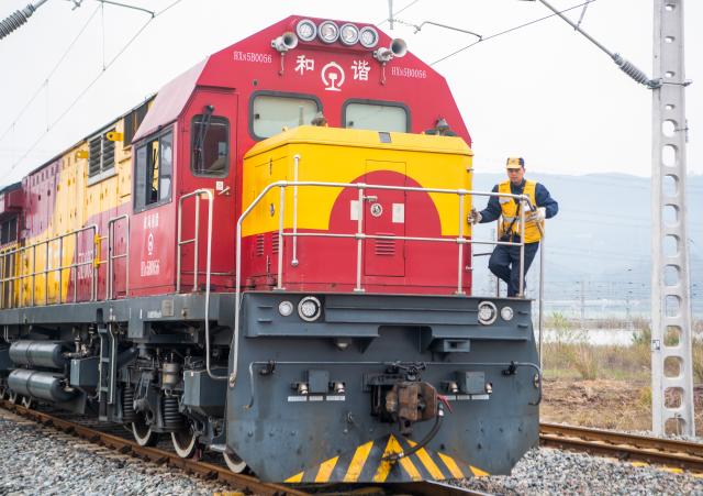 (260107) -- CHONGQING, Jan. 7, 2026 (Xinhua) -- A freight train loaded with Chongqing-manufactured new energy vehicles waits for departure at Yuzui Station of Guoyuan Port in Chongqing, southwest China, Jan. 7, 2026. Departing on Wednesday, this freight train is expected to arrive at Nansha Port in south China's Guangzhou City after 48 hours and then be transferred to a vessel bound for the Middle East.
  As a major vehicle manufacturing base, Chongqing has stably operated eastbound and southbound rail-sea intermodal freight trains via Ningbo, east China's Zhejiang Province and Qinzhou, south China's Guangxi Zhuang Autonomous Region. (Xinhua/Tang Yi)