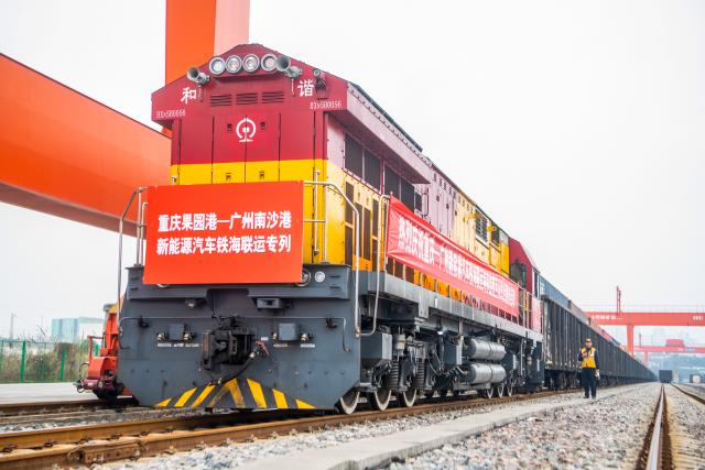 (260107) -- CHONGQING, Jan. 7, 2026 (Xinhua) -- A freight train loaded with Chongqing-manufactured new energy vehicles waits for departure at Yuzui Station of Guoyuan Port in Chongqing, southwest China, Jan. 7, 2026. Departing on Wednesday, this freight train is expected to arrive at Nansha Port in south China's Guangzhou City after 48 hours and then be transferred to a vessel bound for the Middle East.
  As a major vehicle manufacturing base, Chongqing has stably operated eastbound and southbound rail-sea intermodal freight trains via Ningbo, east China's Zhejiang Province and Qinzhou, south China's Guangxi Zhuang Autonomous Region. (Xinhua/Tang Yi)