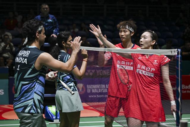 (260107) -- KUALA LUMPUR, Jan. 7, 2026 (Xinhua) -- Jiang Zhenbang (2nd R)/Wei Yaxin (1st R) of China greet Rohan Kapoor/Ruthvika Shivani Gadde of India after their mixed doubles round of 32 match at the Malaysia Open 2026 badminton tournament in Kuala Lumpur, Malaysia, Jan. 7, 2026. (Xinhua/Cheng Yiheng)