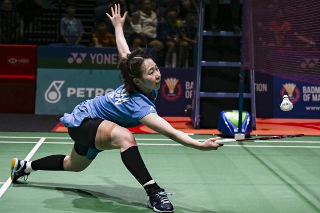 (260107) -- KUALA LUMPUR, Jan. 7, 2026 (Xinhua) -- Gunji Riko competes during the women's singles round of 32 match between Gunji Riko of Japan and Gao Fangjie of China at the Malaysia Open 2026 badminton tournament in Kuala Lumpur, Malaysia, Jan. 7, 2026. (Xinhua/Cheng Yiheng)