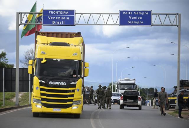 (260107) -- PACARAIMA, Jan. 7, 2026 (Xinhua) -- A truck arrives in Pacaraima, Roraima, Brazil after crossing the border between Brazil and Venezuela on Jan. 6, 2026. (Photo by Lucio Tavora/Xinhua)