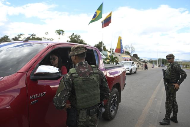 (260107) -- PACARAIMA, Jan. 7, 2026 (Xinhua) -- A Brazilian army soldier inspects a vehicle near the border between Brazil and Venezuela in Pacaraima, Roraima, Brazil, Jan. 6, 2026. (Photo by Lucio Tavora/Xinhua)