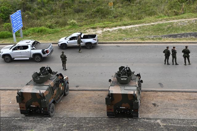 (260107) -- PACARAIMA, Jan. 7, 2026 (Xinhua) -- Brazilian army soldiers portrol the border between Brazil and Venezuela in Pacaraima, Roraima, Brazil, Jan. 6, 2026. (Photo by Lucio Tavora/Xinhua)