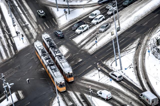 (260107) -- BUDAPEST, Jan. 7, 2026 (Xinhua) -- This photo taken on Jan. 7, 2026 shows a snow-covered landscape in Budapest, Hungary. (Photo by David Balogh/Xinhua)