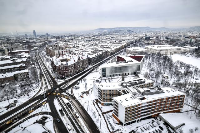(260107) -- BUDAPEST, Jan. 7, 2026 (Xinhua) -- This photo taken on Jan. 7, 2026 shows a snow-covered landscape in Budapest, Hungary. (Photo by David Balogh/Xinhua)