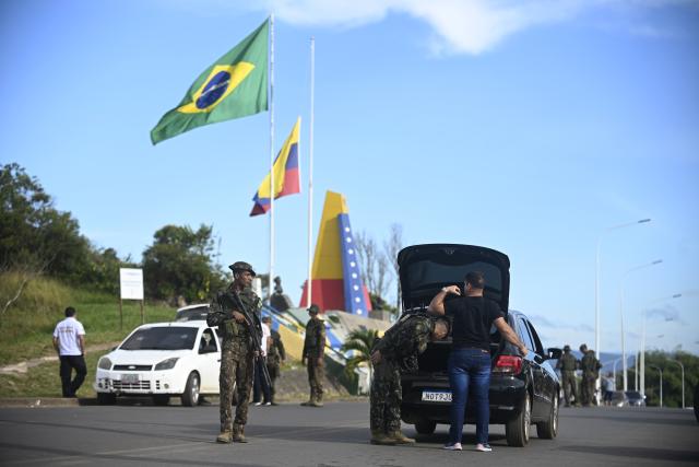 (260107) -- PACARAIMA, Jan. 7, 2026 (Xinhua) -- Brazilian army soldiers inspect a vehicle near the border between Brazil and Venezuela in Pacaraima, Roraima, Brazil, Jan. 7, 2026. (Photo by Lucio Tavora/Xinhua)