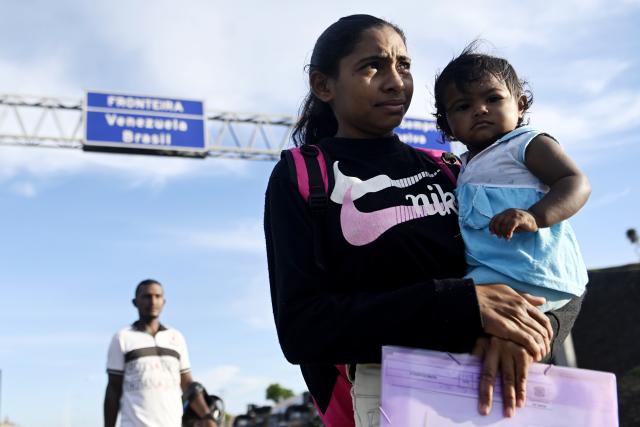 (260107) -- PACARAIMA, Jan. 7, 2026 (Xinhua) -- Poeple arrive in Pacaraima, Roraima, Brazil after crossing the border between Brazil and Venezuela, Jan. 7, 2026. (Photo by Lucio Tavora/Xinhua)