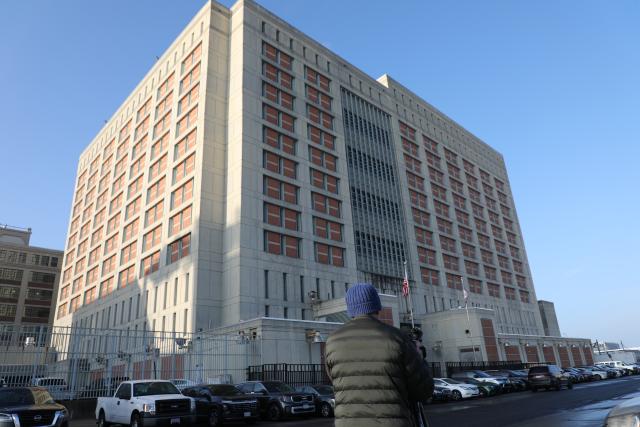 (260108) -- NEW YORK, Jan. 8, 2026 (Xinhua) -- This photo taken on Jan. 7, 2026 shows the Metropolitan Detention Center in Brooklyn, New York, the United States. In an operation that unfolded swiftly on Saturday, Maduro and his wife, Cilia Flores, were seized in a large-scale U.S. military strike in the dead of night, flown out of Venezuela, and put in custody in the Metropolitan Detention Center in Brooklyn. (Xinhua/Zhang Fengguo)