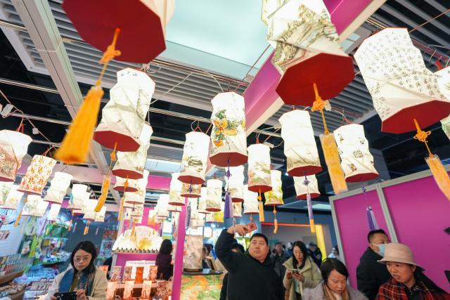 (260108) -- BEIJING, Jan. 8, 2026 (Xinhua) -- People visit the exhibition area of cultural products at the 2026 Beijing Book Fair in Beijing, capital of China, Jan. 8, 2026. The 2026 Beijing Book Fair kicked off here on Thursday, with over 400,000 titles on display. This year's book fair features more than 10 themed zones as well as an exhibition area for various cultural products. (Xinhua/Ju Huanzong)