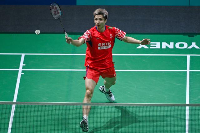 (260108) -- KUALA LUMPUR, Jan. 8, 2026 (Xinhua) - Shi Yuqi of China hits a return during the men's singles round of 16 match against Ayush Shetty of India at the Malaysia Open 2026 badminton tournament in Kuala Lumpur, Malaysia, Jan. 8, 2026. (Photo by Chong Voon Chung/Xinhua)
