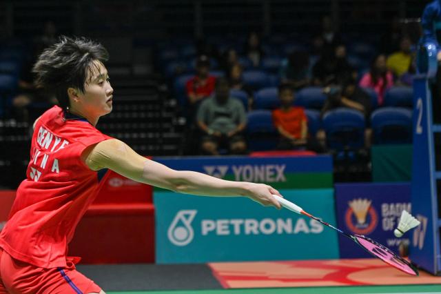 (260108) -- KUALA LUMPUR, Jan. 8, 2026 (Xinhua) - Chen Yufei of China hits a return during the women's singles round of 16 match against Busanan Ongbamrungphan of Thailand at the Malaysia Open 2026 badminton tournament in Kuala Lumpur, Malaysia, Jan. 8, 2026. (Photo by Chong Voon Chung/Xinhua)