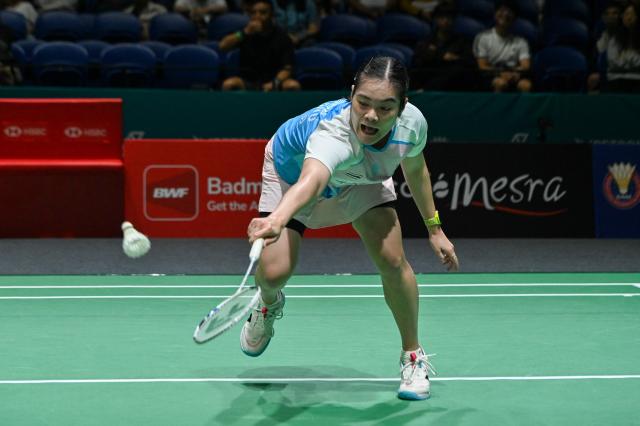 (260108) -- KUALA LUMPUR, Jan. 8, 2026 (Xinhua) - Busanan Ongbamrungphan of Thailand competes during the women's singles round of 16 match against Chen Yufei of China at the Malaysia Open 2026 badminton tournament in Kuala Lumpur, Malaysia, Jan. 8, 2026. (Photo by Chong Voon Chung/Xinhua)