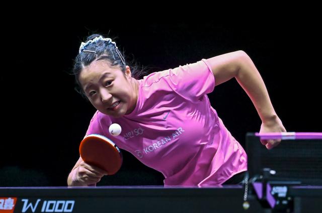 (260108) -- DOHA, Jan. 8, 2026 (Xinhua) -- Shin Yubin of South Korea hits a return during the women's singles Round of 32 match against Harimoto Miwa of Japan at the WTT Champions Doha 2026 in Doha, Qatar, on Jan. 7, 2026. (Photo by Nikku/Xinhua)