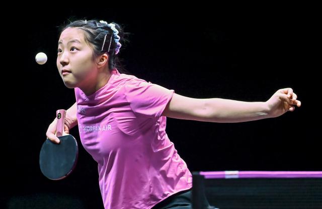 (260108) -- DOHA, Jan. 8, 2026 (Xinhua) -- Shin Yubin of South Korea serves during the women's singles Round of 32 match against Harimoto Miwa of Japan at the WTT Champions Doha 2026 in Doha, Qatar, on Jan. 7, 2026. (Photo by Nikku/Xinhua)