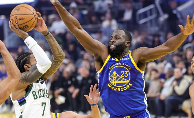 (260108) -- SAN FRANCISCO, Jan. 8, 2026 (Xinhua) -- Golden State Warriors' Draymond Green (R) competes during the 2025-2026 NBA regular season basketball game between Golden State Warriors and Milwaukee Bucks in San Francisco, the United States, Jan. 7, 2026. (Photo by Arthur Dong/Xinhua)