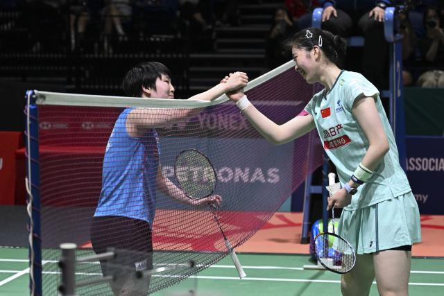 (260108) -- KUALA LUMPUR, Jan. 8, 2026 (Xinhua) -- Gao Fangjie (R) of China shakes hands with Yamaguchi Akane of Japan after their women's singles round of 16 match at the Malaysia Open 2026 badminton tournament in Kuala Lumpur, Malaysia, Jan. 8, 2026. (Xinhua/Cheng Yiheng)