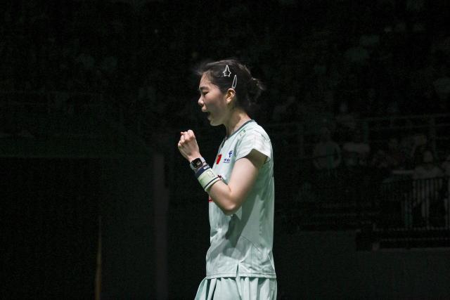 (260108) -- KUALA LUMPUR, Jan. 8, 2026 (Xinhua) -- Gao Fangjie of China reacts during the women's singles round of 16 match against Yamaguchi Akane of Japan at the Malaysia Open 2026 badminton tournament in Kuala Lumpur, Malaysia, Jan. 8, 2026. (Xinhua/Cheng Yiheng)