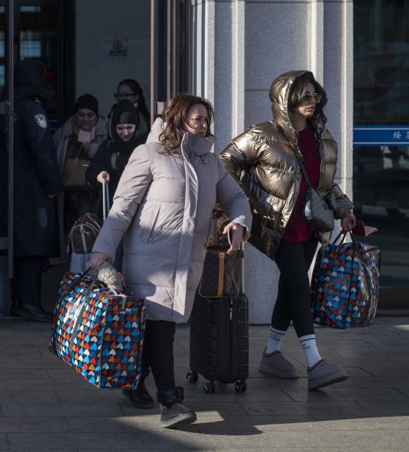(260108) -- HARBIN, Jan. 8, 2026 (Xinhua) -- Passengers are pictured at a joint inspection hall of the Suifenhe highway port, in Suifenhe City, northeast China's Heilongjiang Province, on Jan. 8, 2026.
  China announced on Sept. 2, 2025 a one-year trial of a 30-day visa-free policy for Russian nationals holding ordinary passports, which took effect on Sept. 15, 2025, while Russian President Vladimir Putin signed a decree on Dec. 1, 2025 allowing Chinese nationals to enter Russia visa-free for tourism or business purposes for a period not exceeding 30 days until Sept. 14, 2026. 
  Upon the mutual visa exemption implementation, cross-border tourism has thrived between China and Russia. Statistics show that from Jan. 1 to Jan. 7 of 2026, the number of foreign tourists entering and leaving Suifenhe port reached 10,007, registering an increase of 83 percent year on year. (Xinhua/Zhang Tao)