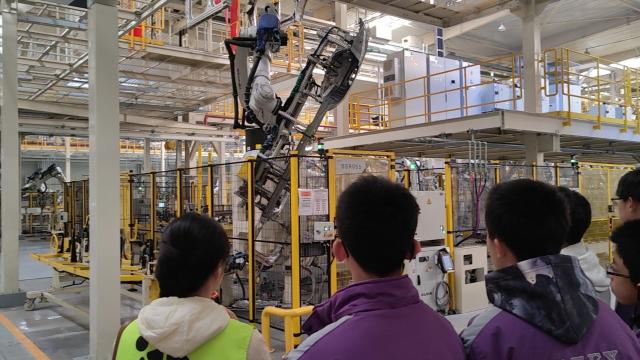 (260108) -- TAIYUAN, Jan. 8, 2026 (Xinhua) -- Students view the production lines at Geely Auto's Jinzhong facility in Jinzhong, north China's Shanxi Province, on Dec. 22, 2025. In recent years, factory tours have become a popular addition to the already thriving study tours that Chinese parents are eager to send their children on to broaden their horizons. While earlier tours primarily focused on culture, tourism, and fitness, factory tours have gained popularity driven by China's shift toward high-end, smart, and green manufacturing.
   TO GO WITH "China Focus: Classrooms on factory floor: inside China's factory tour boom" (Xinhua/Xie Yuan)