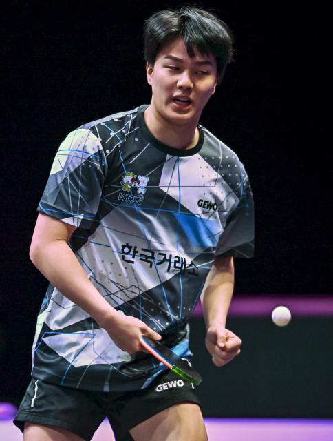 (260108) -- DOHA, Jan. 8, 2026 (Xinhua) -- An Jaehyun of South Korea reacts during the men's singles Round of 32 match against Zhou Qihao of China at the WTT Champions Doha 2026 in Doha, Qatar, Jan. 8, 2026. (Photo by Nikku/Xinhua)