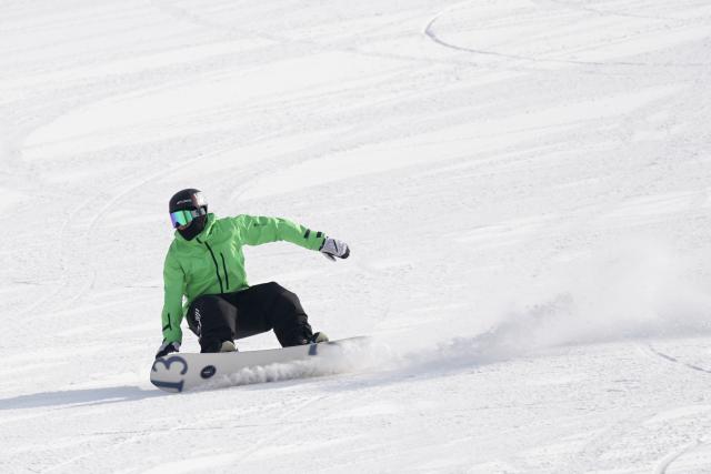 (260108) -- SHUOZHOU, Jan. 8, 2026 (Xinhua) -- A tourist has fun at the Guangwu international ski resort in Shanyin County of Shuozhou, north China's Shanxi Province, Jan. 7, 2026. Shanyin County has been leveraging its geographical advantage to develop ice and snow-themed tourism, which is now a new driver for the local economy. (Xinhua/Yang Chenguang)