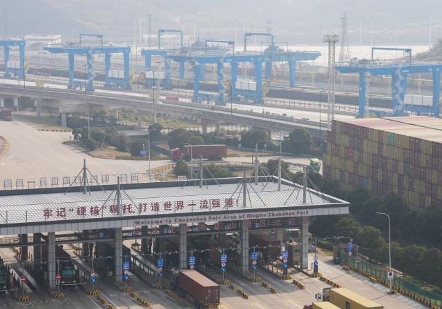 (260108) -- NINGBO, Jan. 8, 2026 (Xinhua) -- This photo taken on Jan. 8, 2026 shows a view of the Chuanshan area of Ningbo-Zhoushan Port, east China's Zhejiang Province. The Ningbo-Zhoushan Port saw its cargo throughput surpassing 1.4 billion tonnes in 2025, ranking the first globally for the 17th consecutive year, according to the port.
   As a key hub of the 21st Century Maritime Silk Road, Ningbo-Zhoushan Port has continued to expand its global reach. By the end of 2025, the port had offered more than 300 container shipping routes linking over 700 ports in more than 200 countries and regions. (Xinhua/Huang Zongzhi)