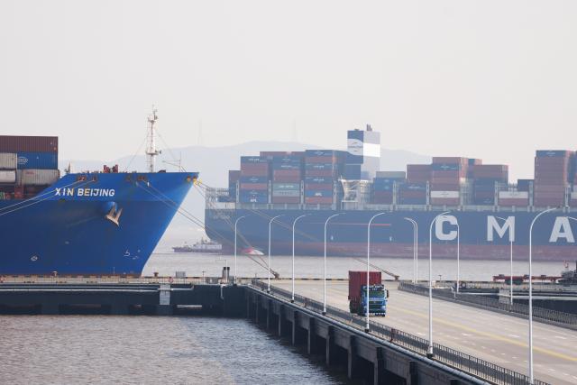 (260108) -- NINGBO, Jan. 8, 2026 (Xinhua) -- A cargo ship (L) berths at the Meishan area of Ningbo-Zhoushan Port, east China's Zhejiang Province, on Jan. 8, 2026. The Ningbo-Zhoushan Port saw its cargo throughput surpassing 1.4 billion tonnes in 2025, ranking the first globally for the 17th consecutive year, according to the port.
   As a key hub of the 21st Century Maritime Silk Road, Ningbo-Zhoushan Port has continued to expand its global reach. By the end of 2025, the port had offered more than 300 container shipping routes linking over 700 ports in more than 200 countries and regions. (Xinhua/Huang Zongzhi)