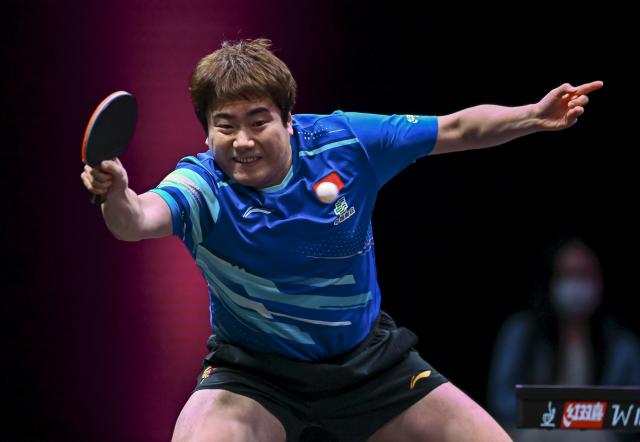 (260108) -- DOHA, Jan. 8, 2026 (Xinhua) -- Liang Jingkun of China competes during the men's singles Round of 32 match against Quadri Aruna of Nigeria at the WTT Champions Doha 2026 in Doha, Qatar, Jan. 8, 2026. (Photo by Nikku/Xinhua)