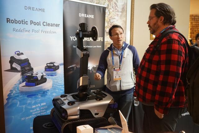 (260108) -- LAS VEGAS, Jan. 8, 2026 (Xinhua) -- People visit the exhibition area of Chinese company Dreame at a pre-show event of the 2026 Consumer Electronics Show (CES) in Las Vegas, the United States, Jan. 5, 2026. TO GO WITH "Feature: Chinese innovators showcase smart home solutions at U.S. consumer show " (Photo by Zeng Hui/Xinhua)