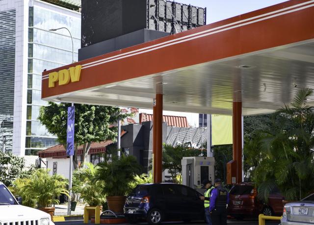 (260108) -- CARACAS, Jan. 8, 2026 (Xinhua) -- The Petroleums of Venezuela logo is pictured at a gas station in Caracas, Venezuela, Jan. 8, 2026. (Xinhua/Ding Hongfa)