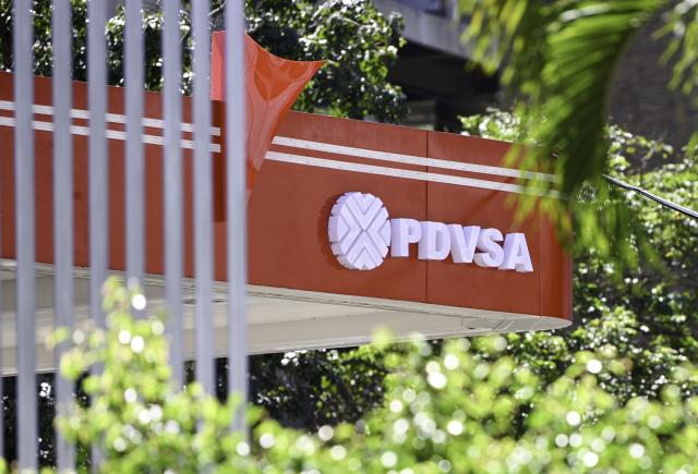 (260108) -- CARACAS, Jan. 8, 2026 (Xinhua) -- Photo taken on Jan. 8, 2026, shows the the Petroleums of Venezuela, S.A. logo at a gas station in Caracas, Venezuela, Jan. 8, 2026. (Xinhua/Ding Hongfa)