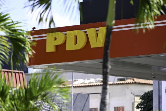 (260108) -- CARACAS, Jan. 8, 2026 (Xinhua) -- The Petroleums of Venezuela logo is pictured at a gas station in Caracas, Venezuela, Jan. 8, 2026. (Xinhua/Ding Hongfa)