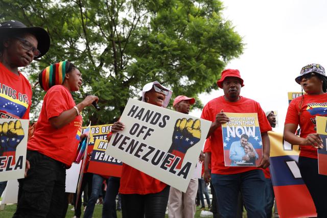 (260108) -- PRETORIA, Jan. 8, 2026 (Xinhua) -- People take part in a protest opposing U.S. attack on Venezuela in front of the U.S. embassy in Pretoria, South Africa, Jan. 8, 2026. (Xinhua/Chen Wei)