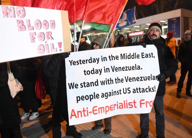 (260108) -- VIENNA, Jan. 8, 2026 (Xinhua) -- People take part in a protest opposing U.S. attack on Venezuela in Vienna, Austria, Jan. 8, 2026. (Xinhua/He Canling)